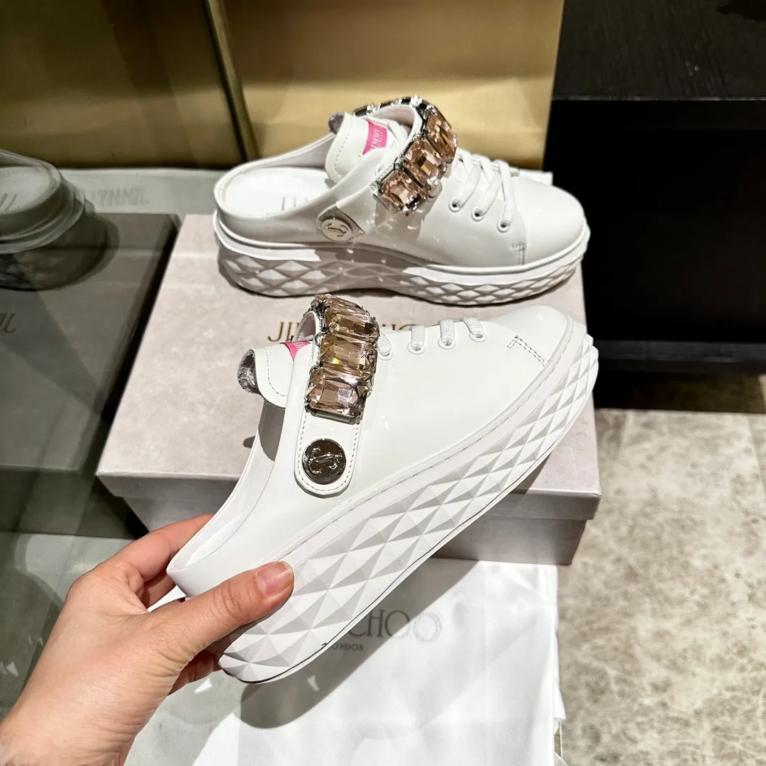 👟👟Ex-factory price 720👟👟 New JIMMY CHOO, exclusive sale, factory price, original large-soled casual white shoes, designed with the latest technology, strong three-dimensional effect👍Multiple technologies are integrated together, subverting fashion, super stylish! The rhinestones look great together. Purely hand-stitched diamonds, one-to-one comparison with the original version. Versatile and trendy, both salty and sweet! 2 ways to wear it! Size: 35-40
